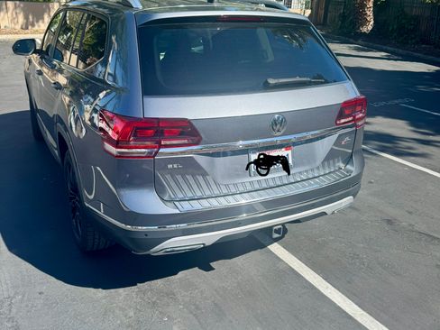 Used 2018 Volkswagen Atlas SEL image 2