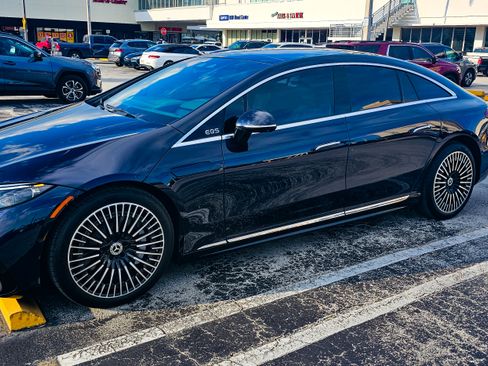 Used 2022 Mercedes-Benz EQS 580 4MATIC Sedan image 1