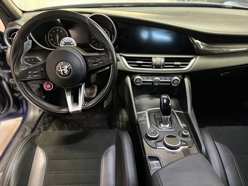 Used 2018 Alfa Romeo Giulia Quadrifoglio w/ Driver Assist Dynamic Package image 17