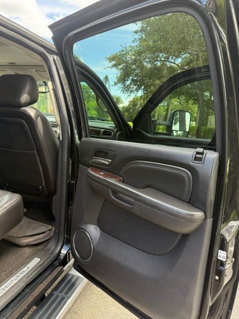 Used 2013 GMC Sierra 2500 Denali w/ Suspension Package, Off-Road AWD/4WD image 19
