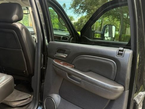 Used 2013 GMC Sierra 2500 Denali w/ Suspension Package, Off-Road AWD/4WD image 19