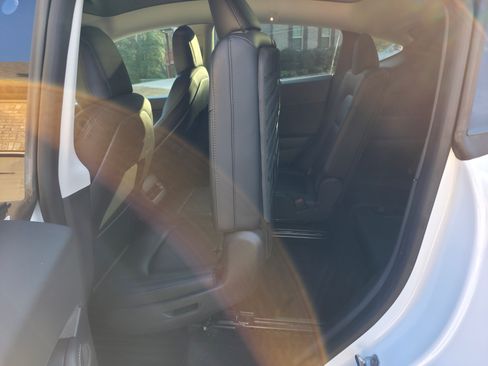 Used 2022 Tesla Model Y Long Range image 15