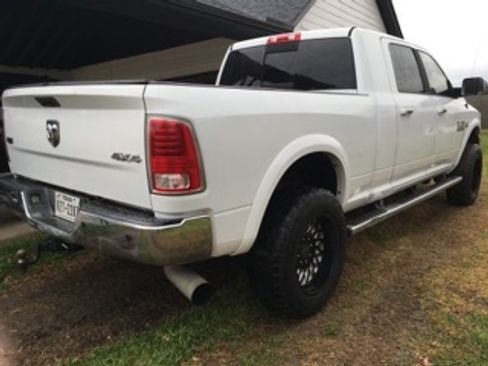 Used 2015 RAM 2500 Laramie w/ Convenience Group image 2