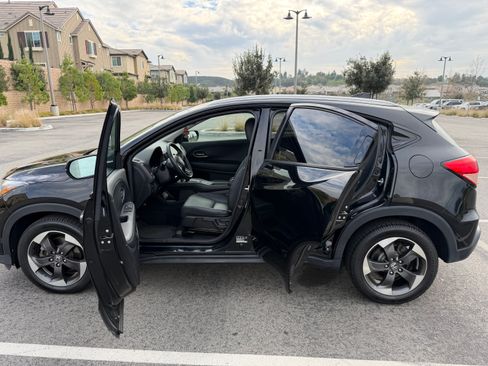 Used 2018 Honda HR-V EX-L image 10