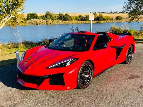 Used 2024 Chevrolet Corvette Z06 image 1