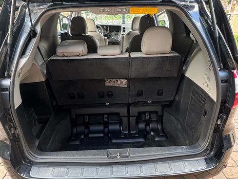 Used 2017 Toyota Sienna Limited Premium image 15