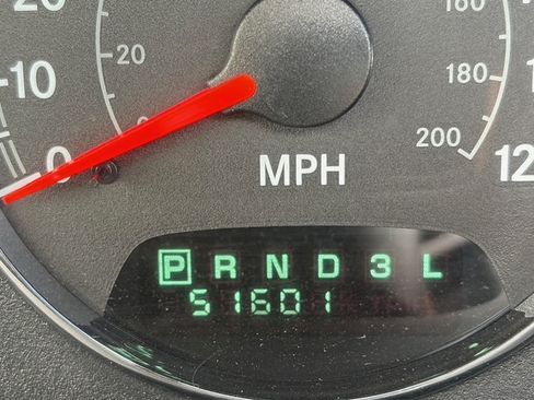 Used 2004 Chrysler Sebring LXi FWD image 2
