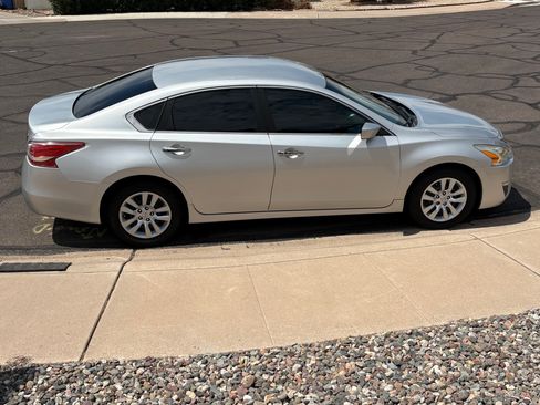 Used 2013 Nissan Altima 2.5 S FWD image 5