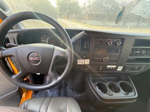 Used 2018 GMC Savana 3500 Extended w/ Driver Convenience Package image 18