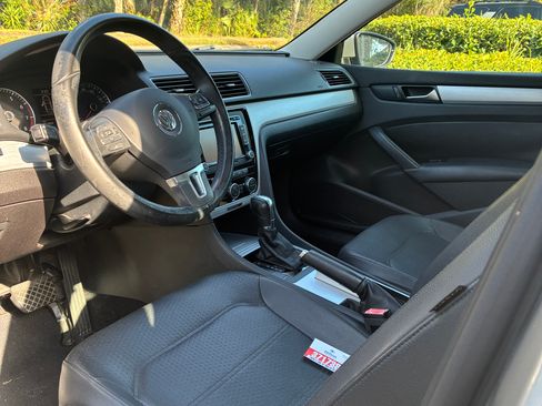 Used 2012 Volkswagen Passat 2.5 SE image 5