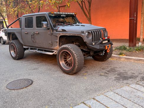 Used 2020 Jeep Gladiator Sport w/ Quick Order Package 24S image 5