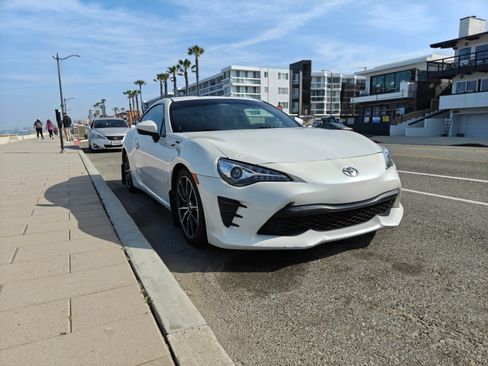 Used 2017 Toyota 86 image 8