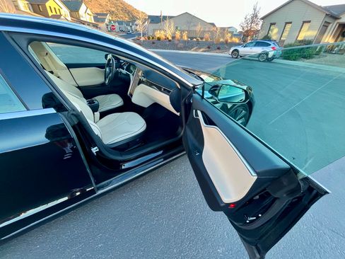 Used 2012 Tesla Model S Signature Performance image 19