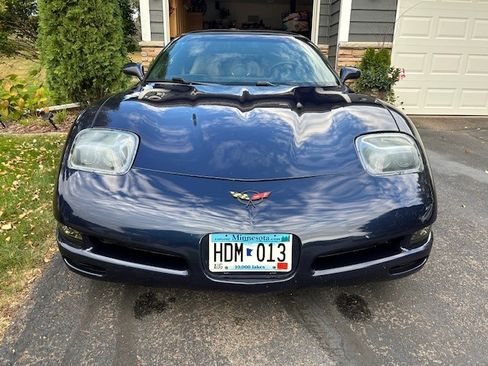 Used 2000 Chevrolet Corvette Coupe w/ Roof Pkg image 25