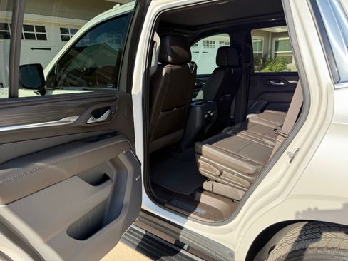 Used 2021 GMC Yukon Denali w/ Denali Premium Package AWD/4WD image 12