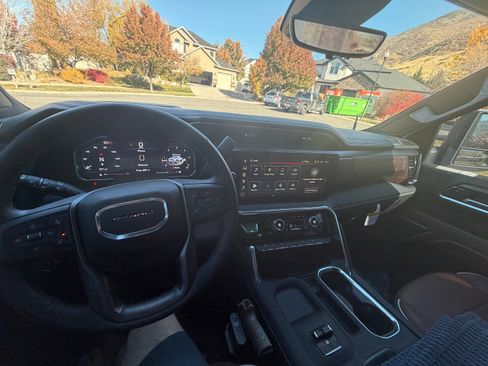 Used 2025 GMC Sierra 3500 Denali Ultimate image 9