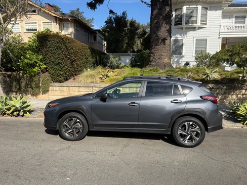Used 2024 Subaru Crosstrek 2.0i Premium AWD/4WD image 4