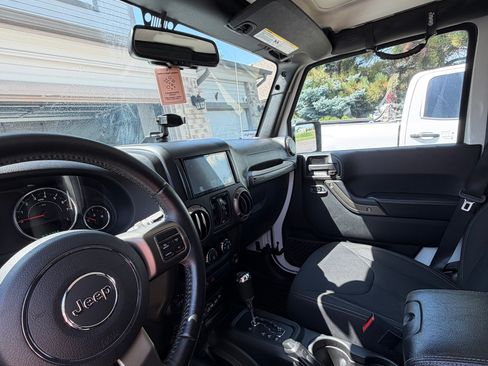 Used 2018 Jeep Wrangler Unlimited Sport AWD/4WD image 11