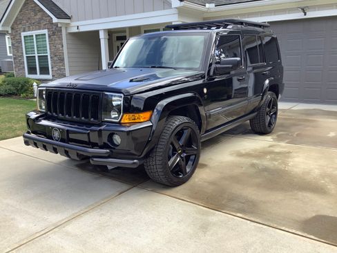 Used 2008 Jeep Commander Sport image 6