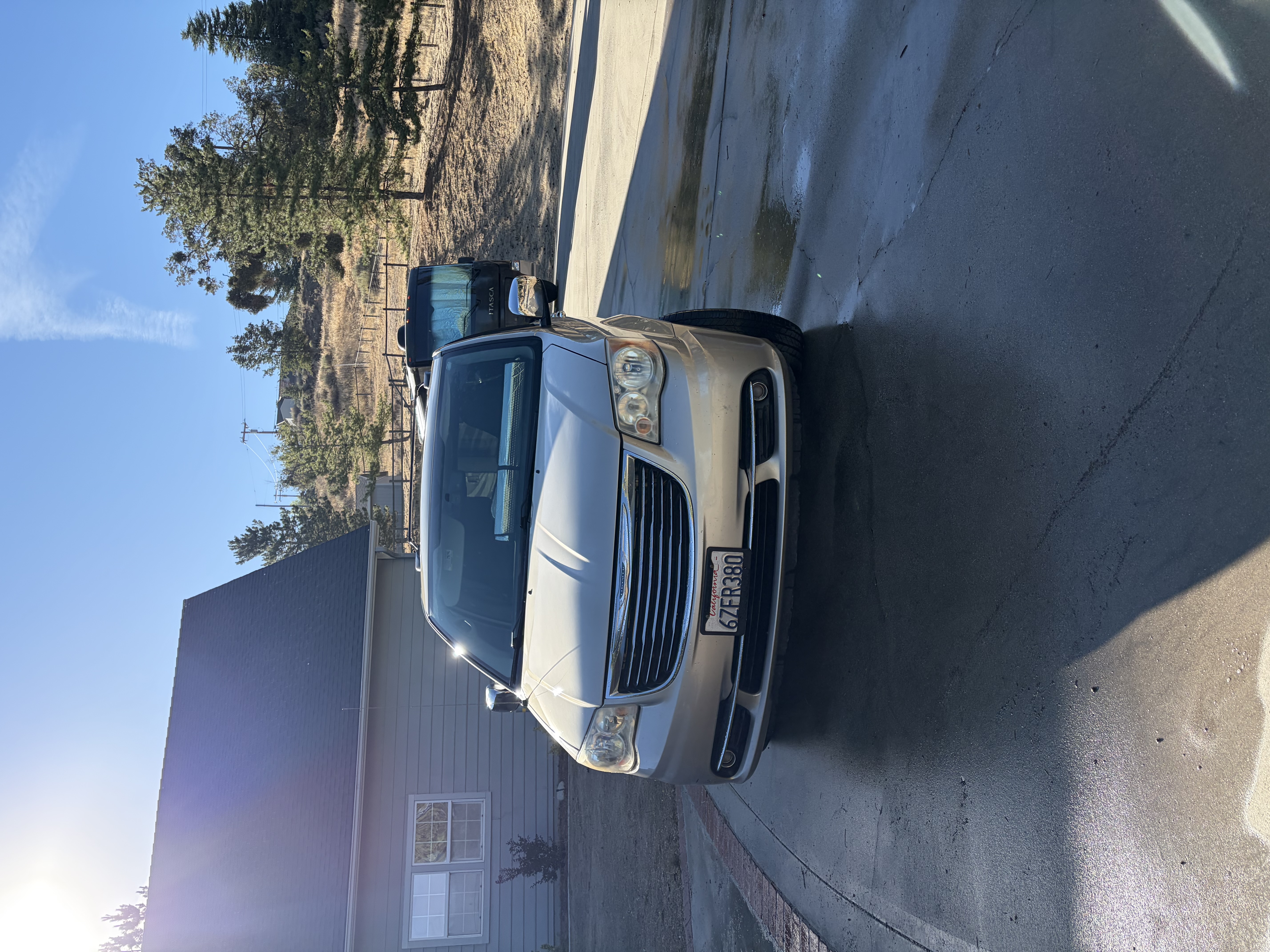 Used 2013 Chrysler Town & Country Touring-L w/ Entertainment Group #2 FWD image 2