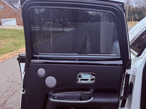 Used 2015 Rolls-Royce Ghost image 25