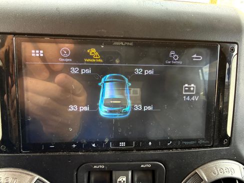 Used 2013 Jeep Wrangler Unlimited Sahara image 21