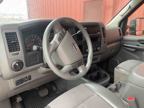 Used 2018 Nissan NV 2500 SV image 4