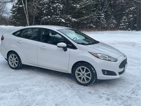 Used 2019 Ford Fiesta SE w/ Equipment Group 201A image 2
