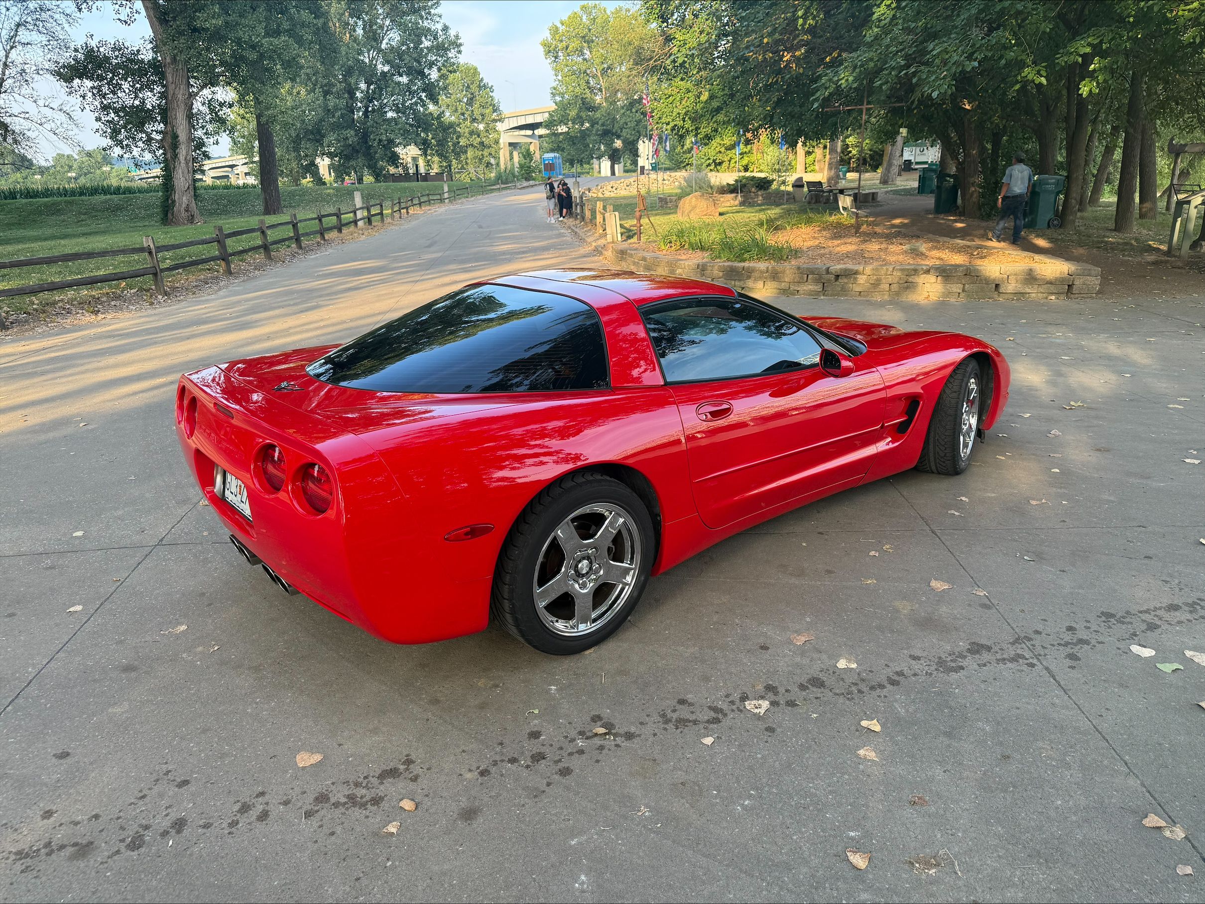 Used 1998 Chevrolet Corvette Coupe w/ Performance Handling Pkg RWD image 11