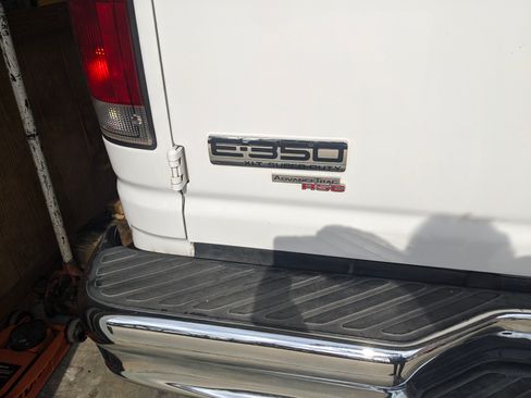 Used 2010 Ford E-350 and Econoline 350 XLT image 10