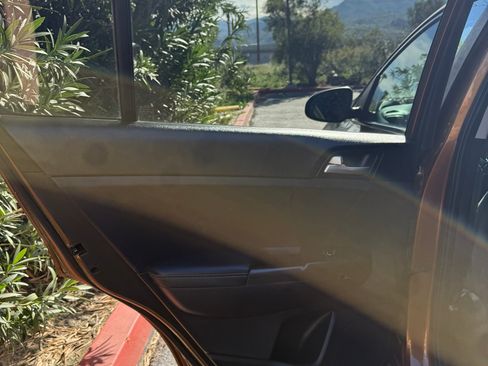 Used 2018 Kia Sportage LX image 5