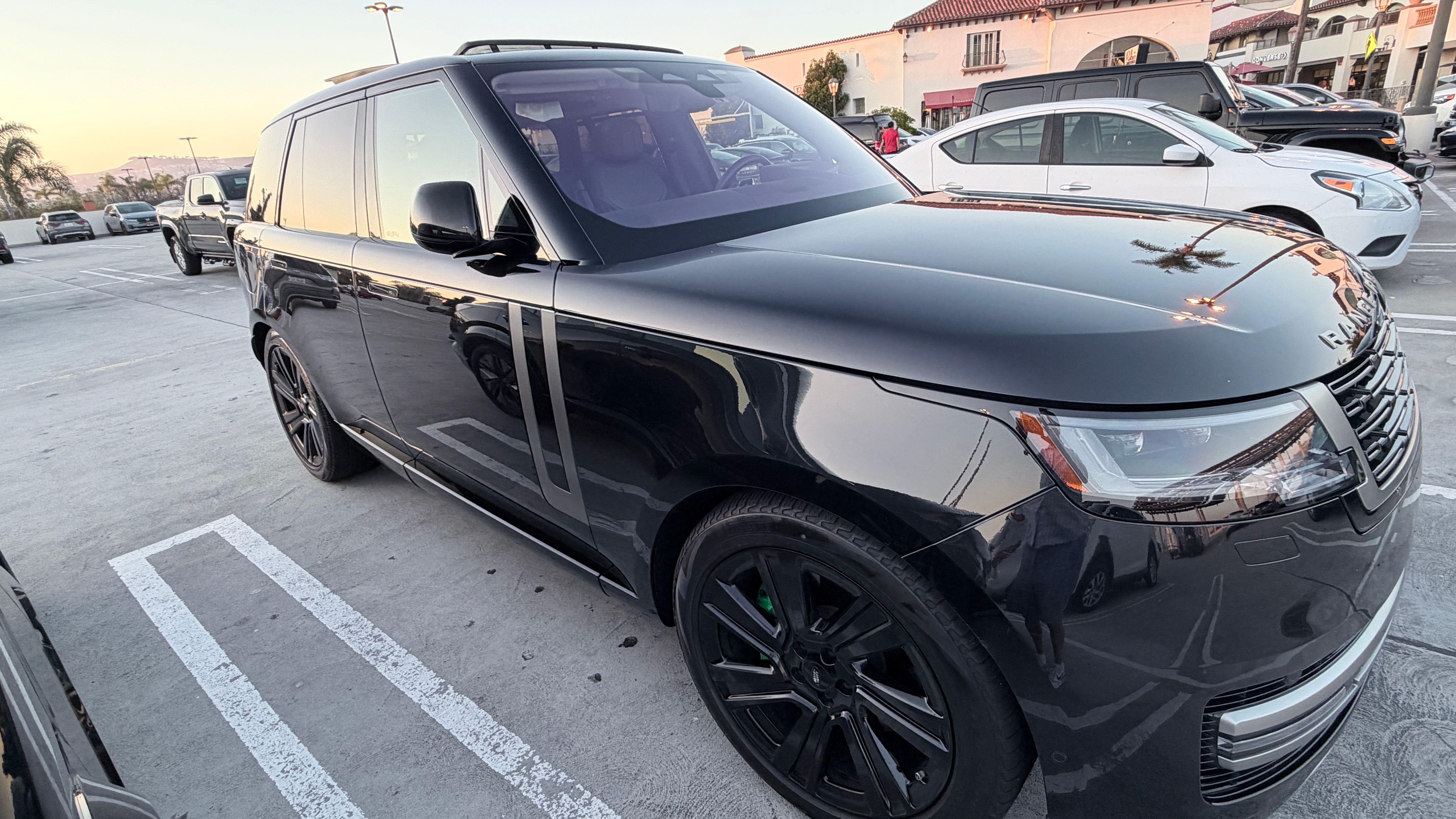 Used 2022 Land Rover Range Rover SE AWD/4WD image 4