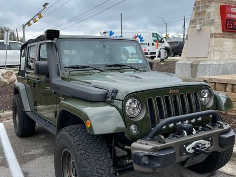 Used 2016 Jeep Wrangler Unlimited Sahara AWD/4WD image 2