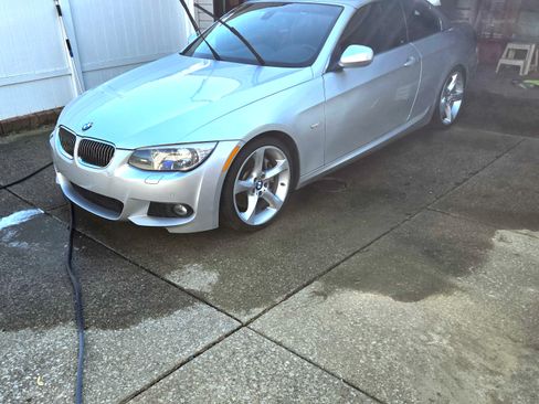 Used 2013 BMW 335i Convertible RWD image 2