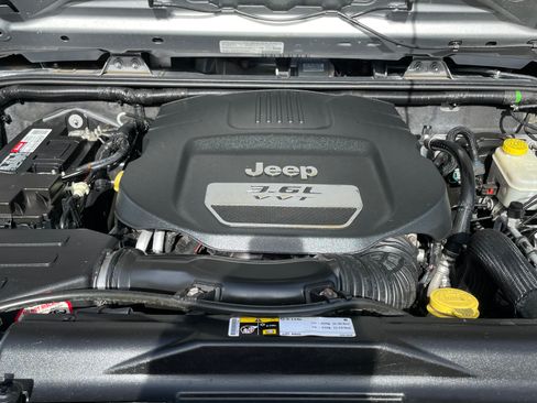 Used 2013 Jeep Wrangler Unlimited Sport AWD/4WD image 9