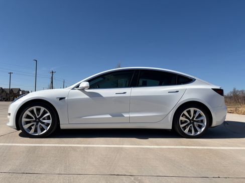 Used 2018 Tesla Model 3 Long Range image 2