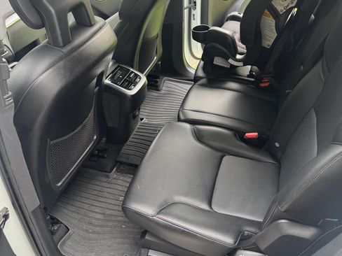 Used 2022 Volvo XC90 T5 Momentum FWD image 10