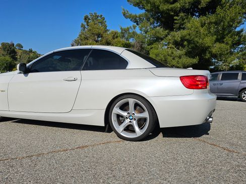 Used 2013 BMW 335i Convertible image 12