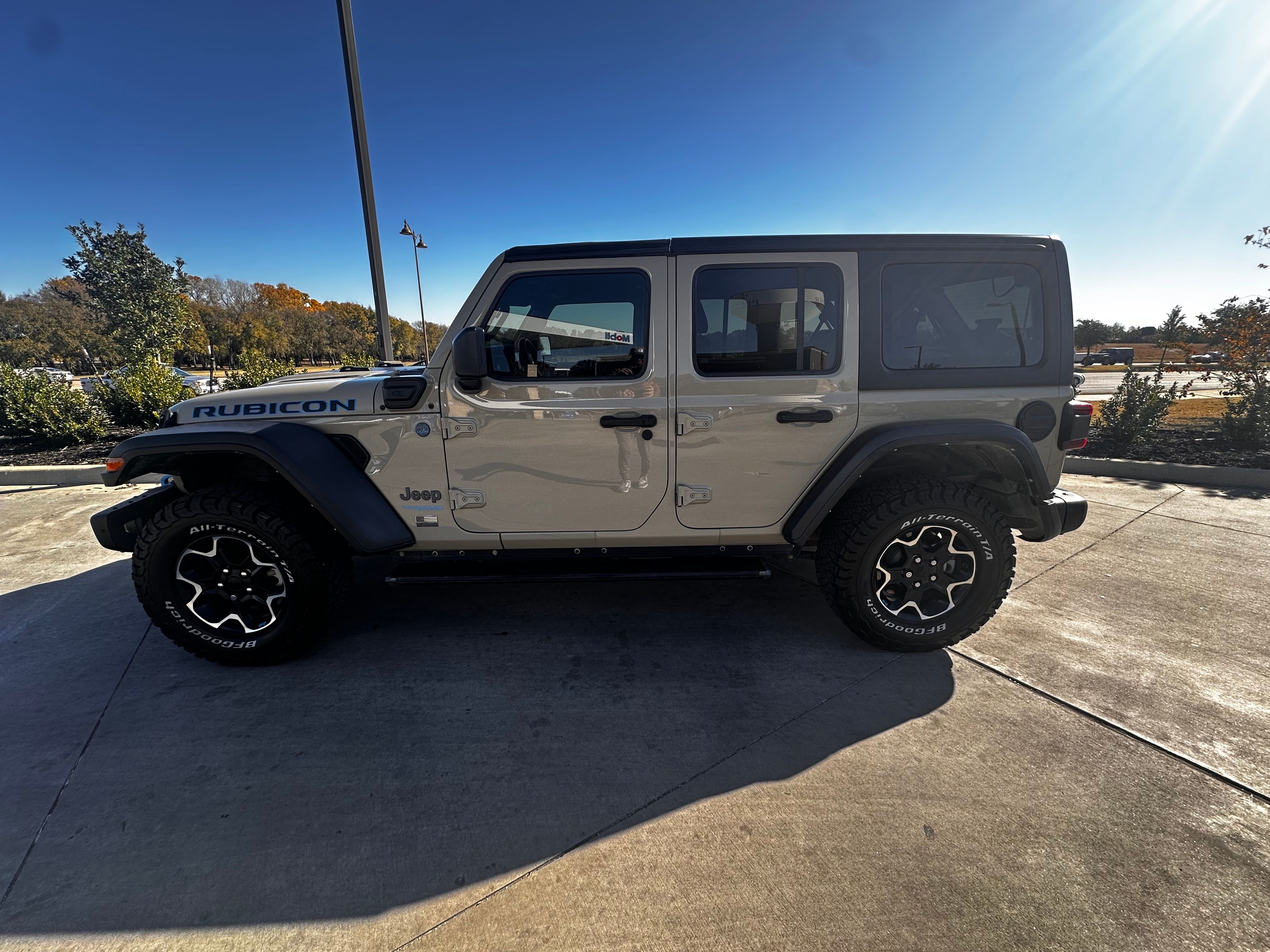 Used 2022 Jeep Wrangler Unlimited Rubicon 4xe w/ Steel Bumper Group AWD/4WD image 8
