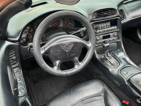 Used 1999 Chevrolet Corvette Coupe w/ Roof Pkg RWD image 11