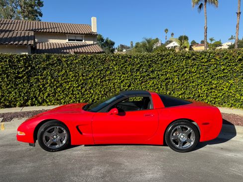 Used 1998 Chevrolet Corvette Coupe w/ Roof Pkg image 4