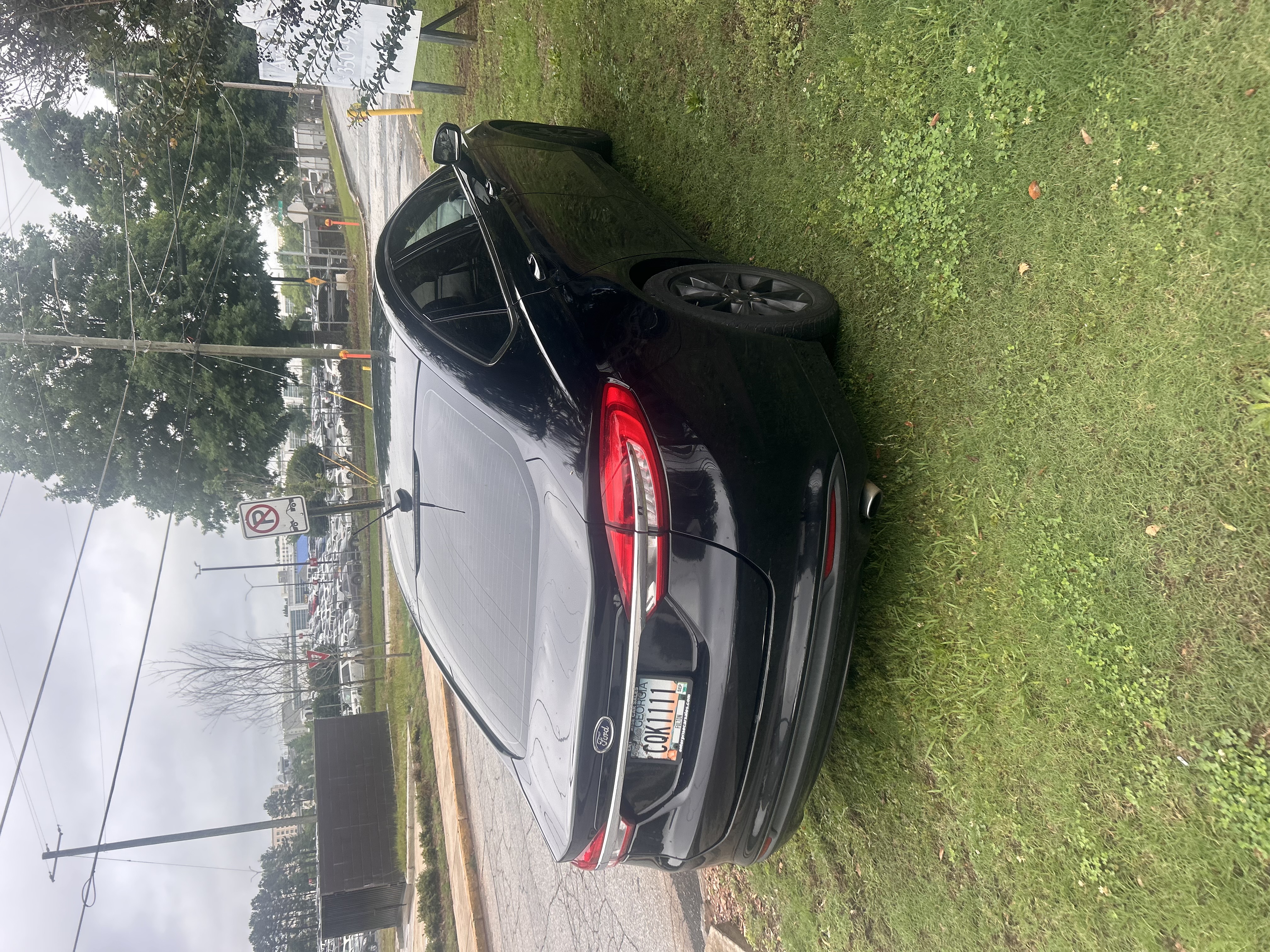 Used 2017 Ford Fusion SE FWD image 2