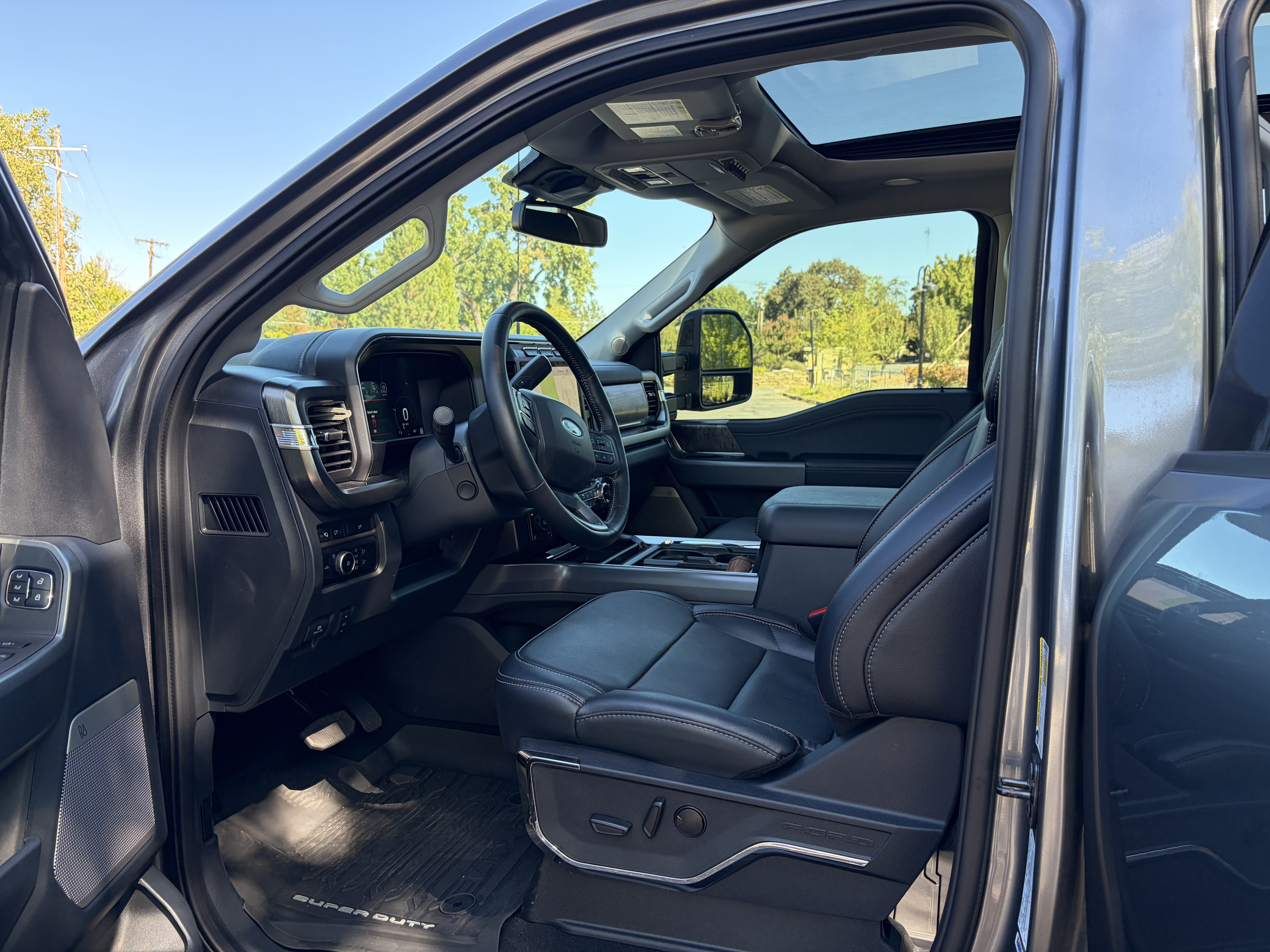 Used 2024 Ford F250 Lariat w/ Lariat Ultimate Package AWD/4WD image 9
