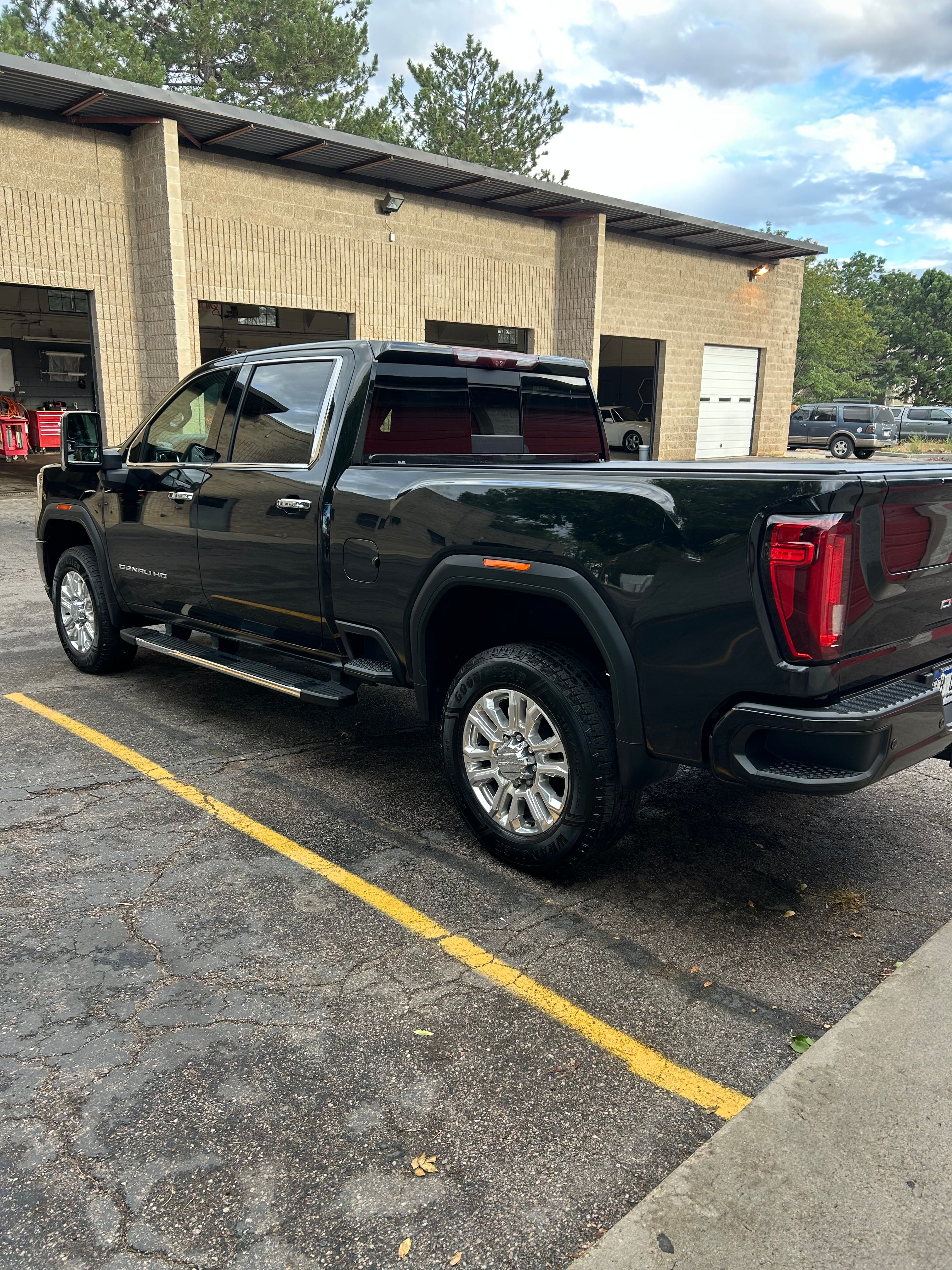 Used 2022 GMC Sierra 2500 Denali w/ Technology Package AWD/4WD image 8