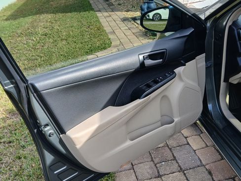 Used 2014 Toyota Camry LE image 6