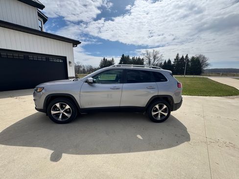 Used 2019 Jeep Cherokee Limited image 1