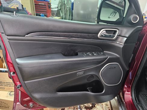 Used 2017 Jeep Grand Cherokee Summit image 12