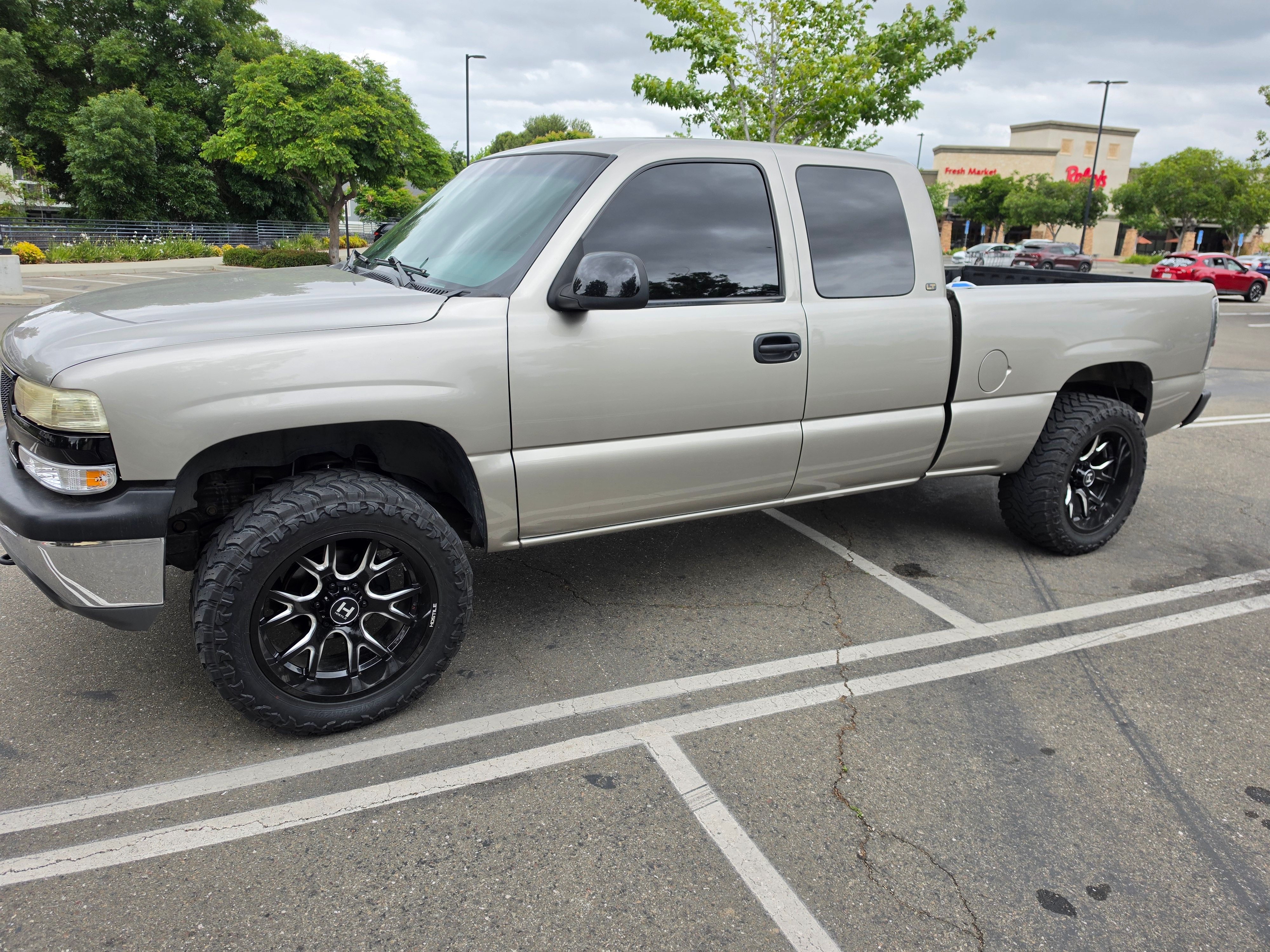 Used 2000 Chevrolet Silverado 1500 LT AWD/4WD image 1