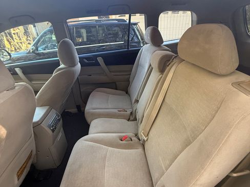Used 2012 Toyota Highlander Limited w/ Tech Pkg image 8