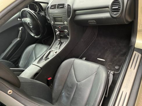 Used 2009 Mercedes-Benz SLK 350 image 9